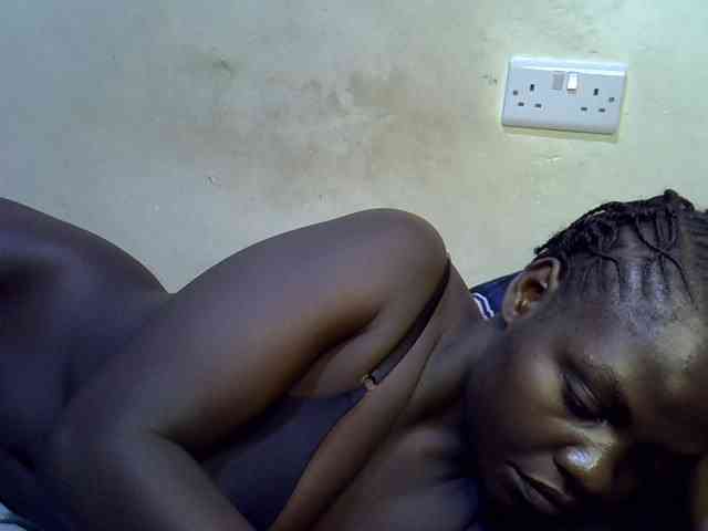 African-qeen1