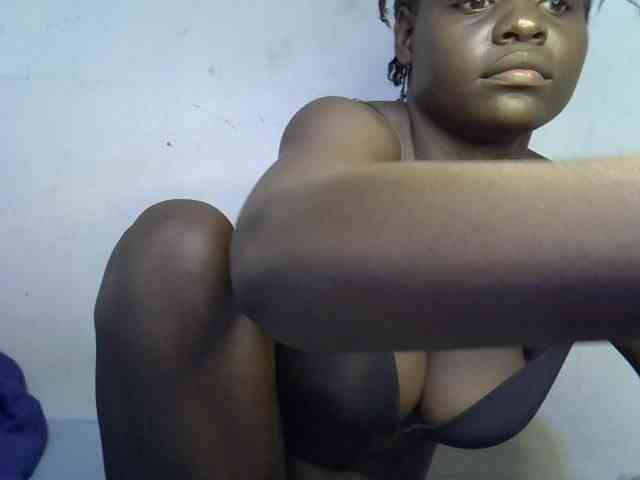 African-qeen1