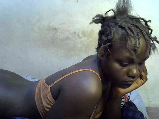 African-qeen1