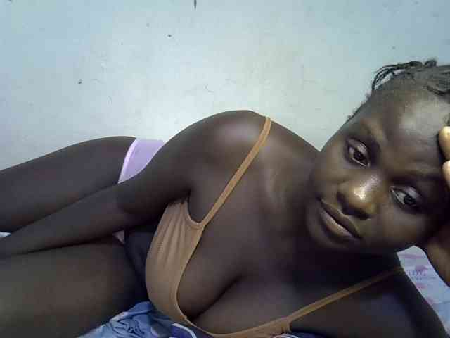 African-qeen1