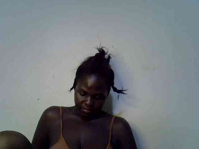 African-qeen1