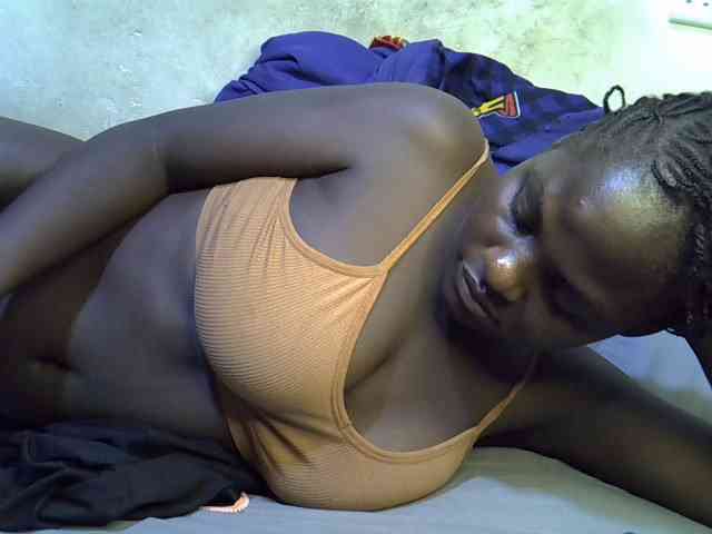 African-qeen1