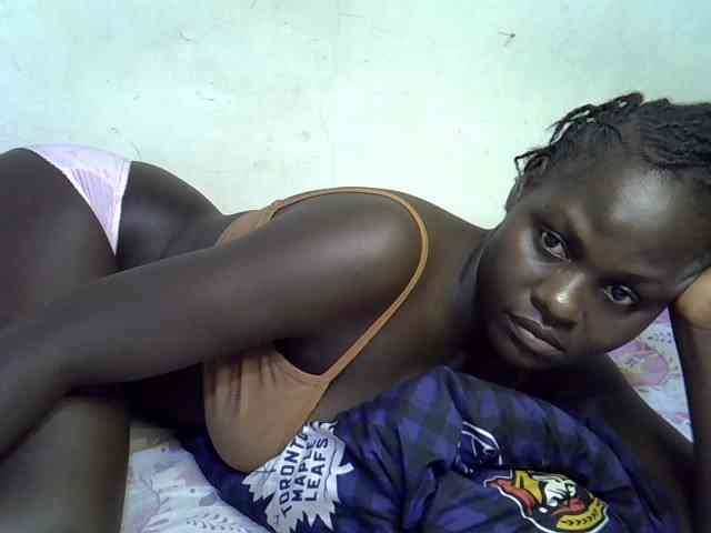African-qeen1