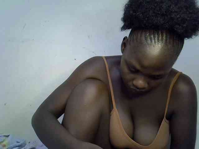 African-qeen1