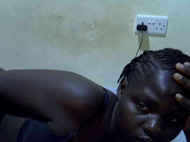 African-qeen1
