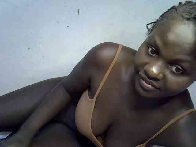 African-qeen1