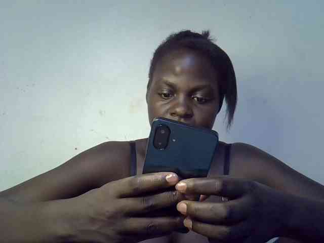 African-qeen1