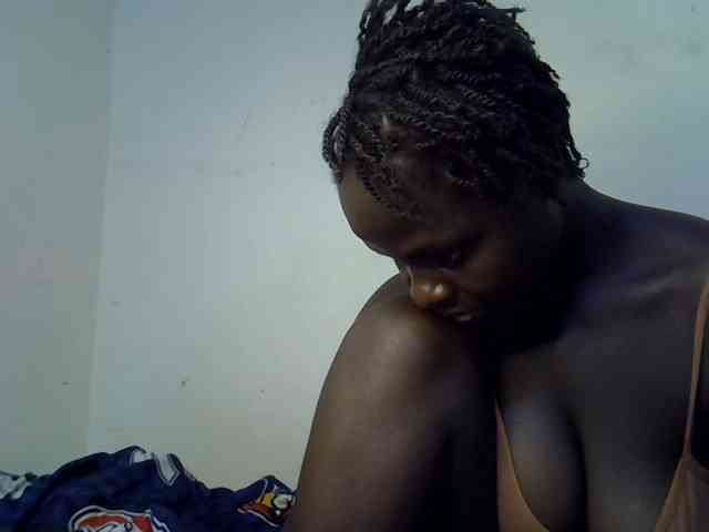 African-qeen1