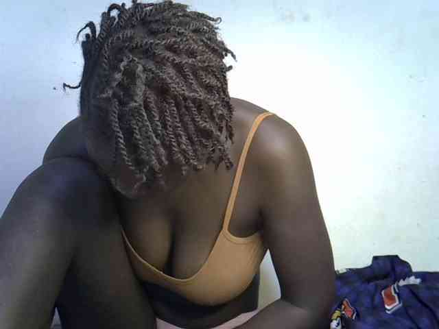 African-qeen1
