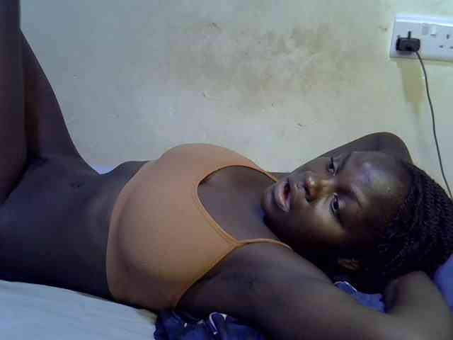 African-qeen1