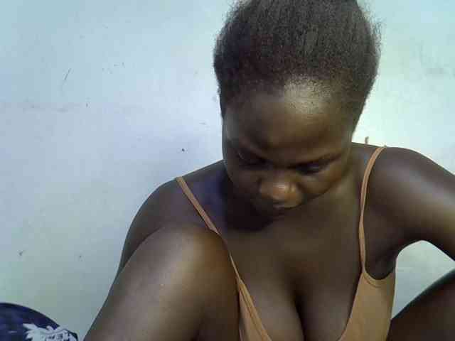 African-qeen1
