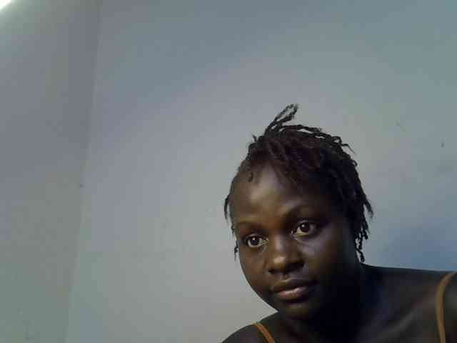 African-qeen1