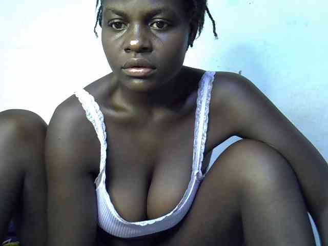 African-qeen1