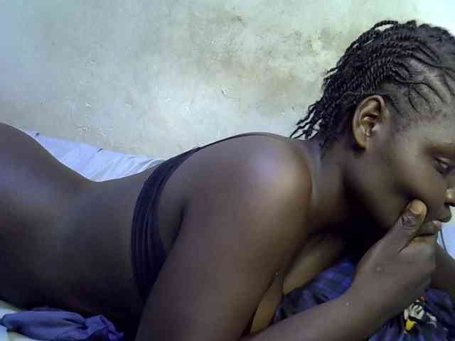 African-qeen1