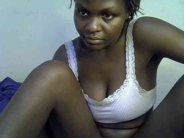 African-qeen1