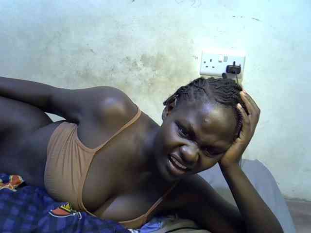 African-qeen1