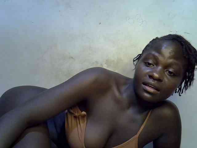 African-qeen1