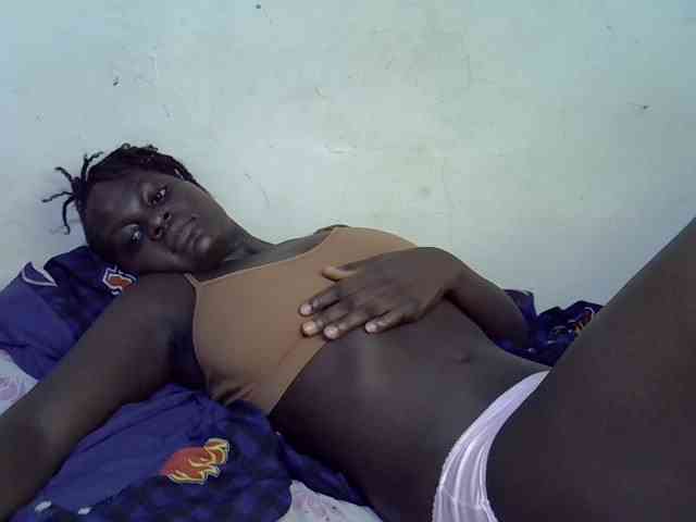 African-qeen1