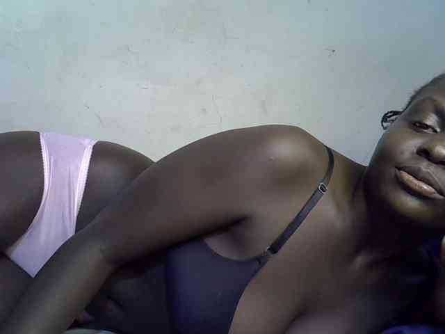 African-qeen1