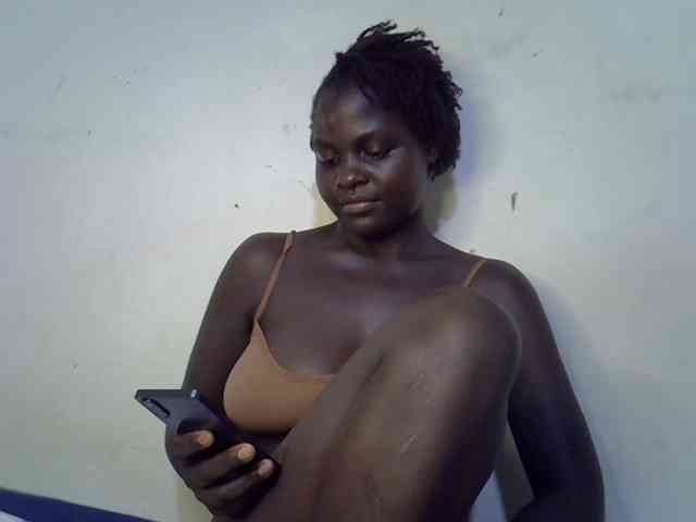 African-qeen1