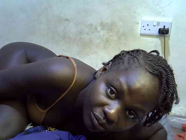 African-qeen1