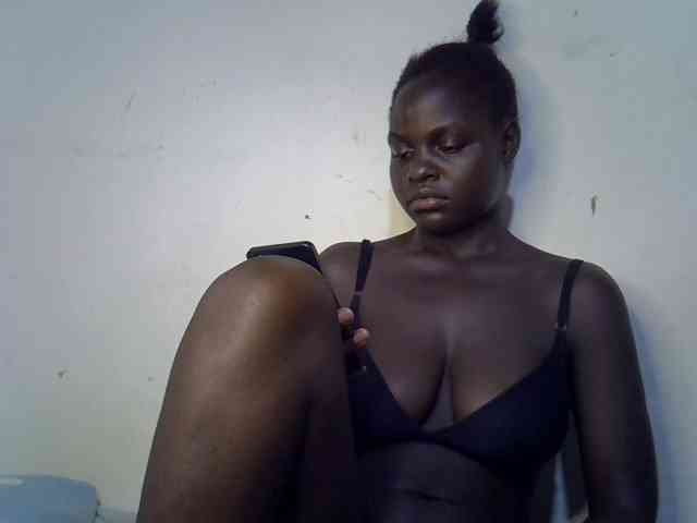 African-qeen1