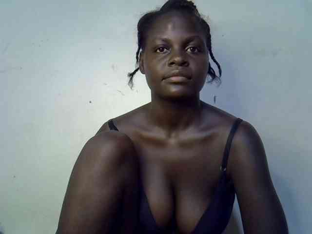 African-qeen1