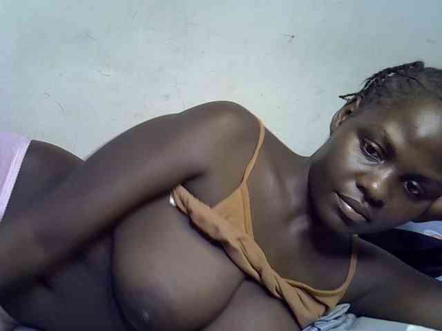 African-qeen1
