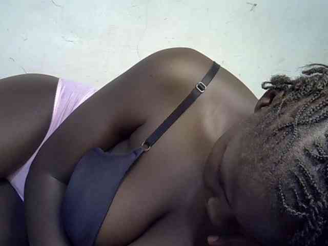 African-qeen1