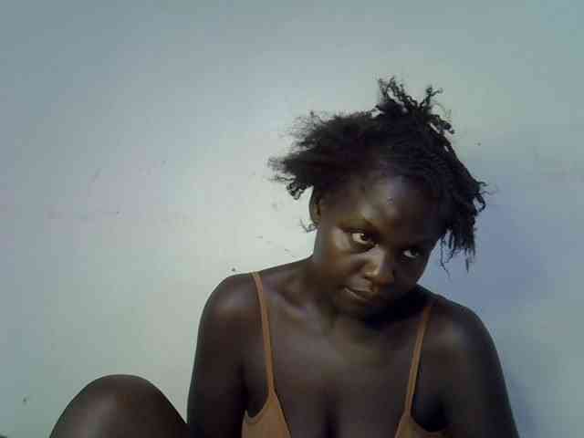 African-qeen1