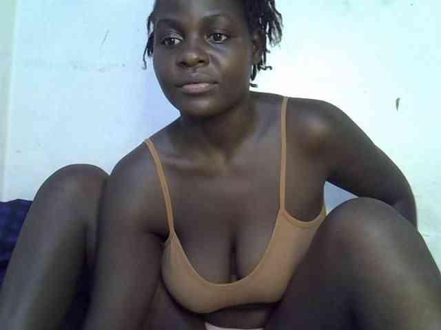 African-qeen1