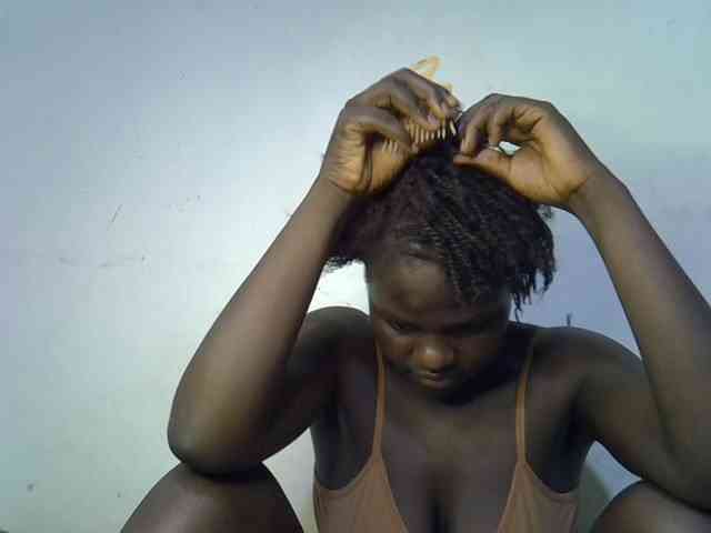 African-qeen1