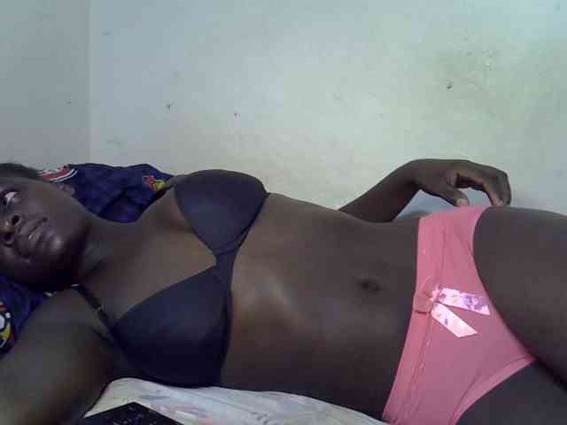 African-qeen1