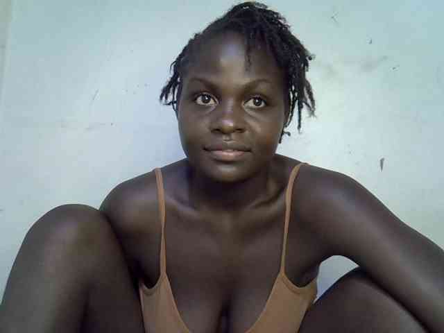 African-qeen1