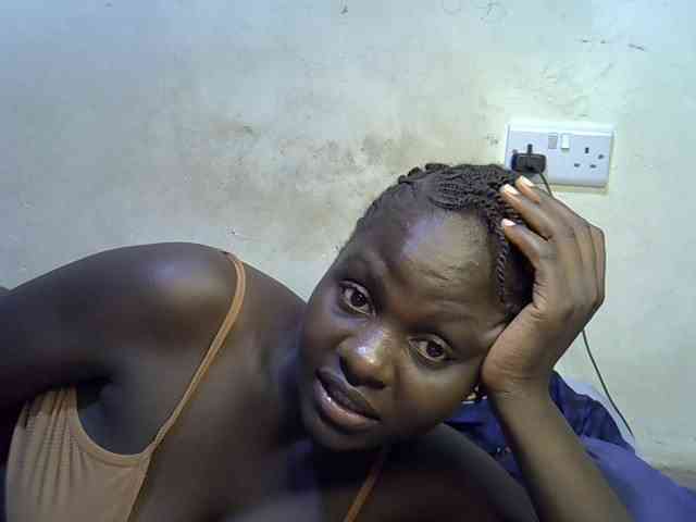 African-qeen1