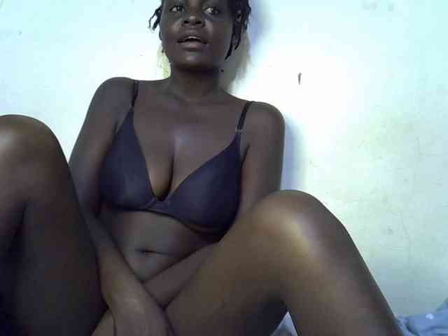 African-qeen1
