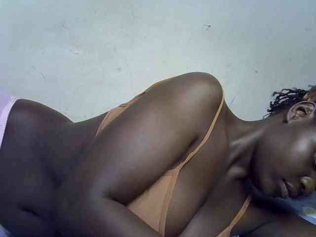 African-qeen1