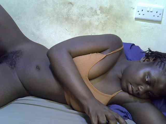African-qeen1