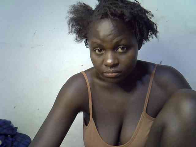 African-qeen1