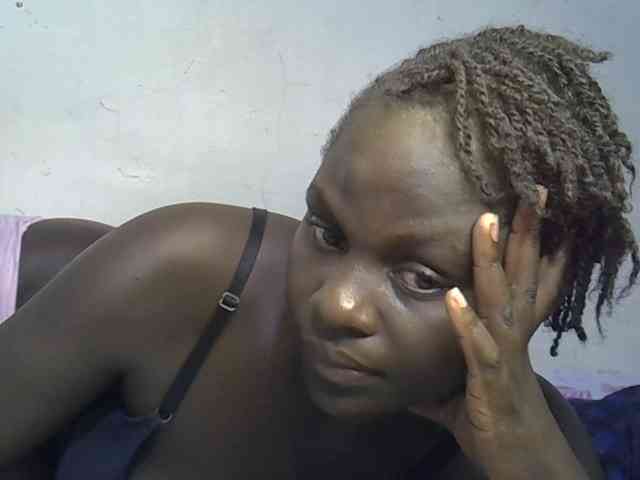 African-qeen1