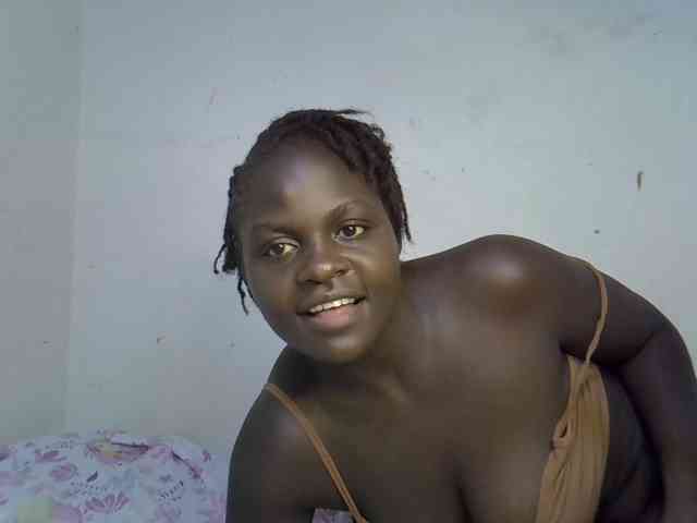 African-qeen1