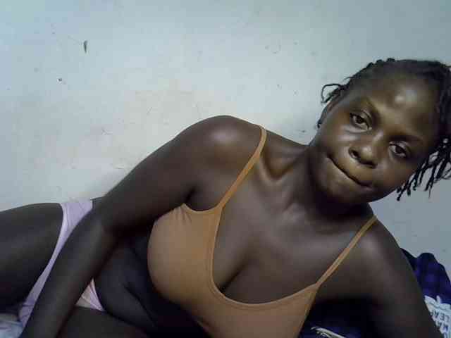 African-qeen1