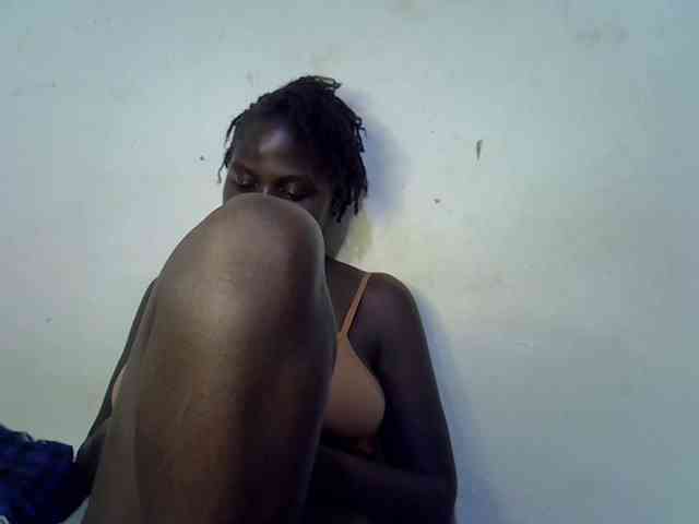 African-qeen1