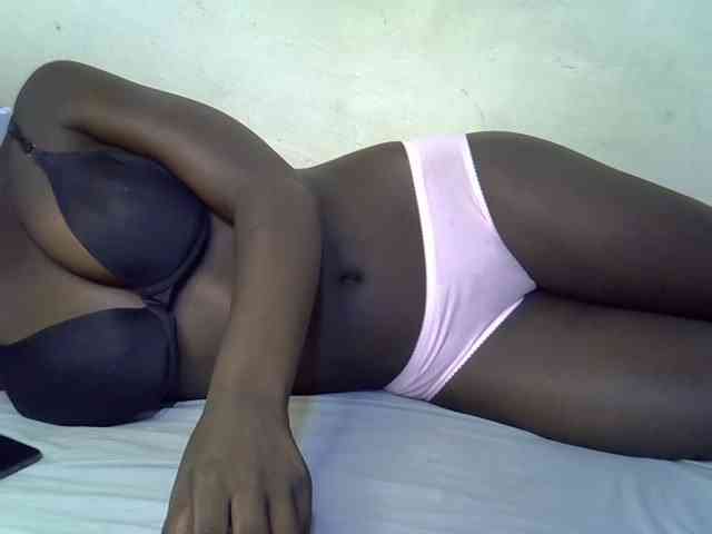 African-qeen1