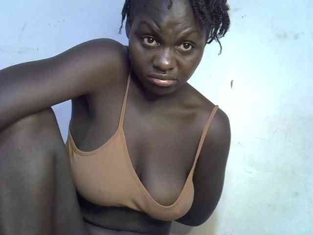 African-qeen1