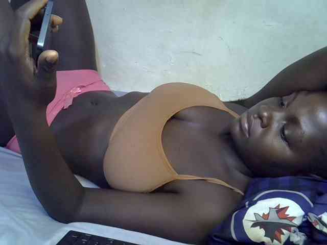 African-qeen1
