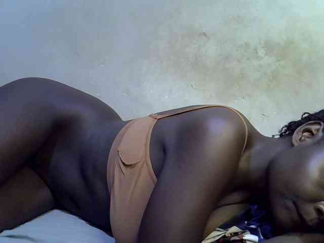 African-qeen1
