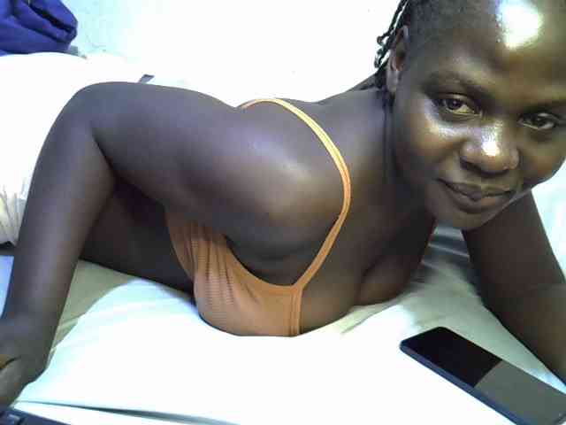 African-qeen1