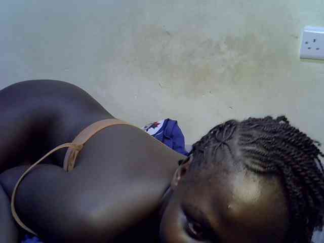 African-qeen1