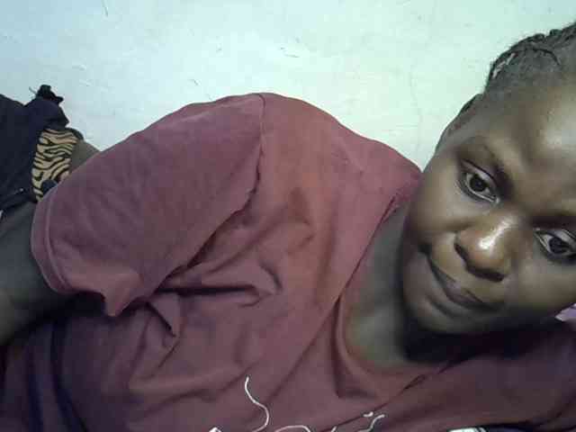 African-qeen1